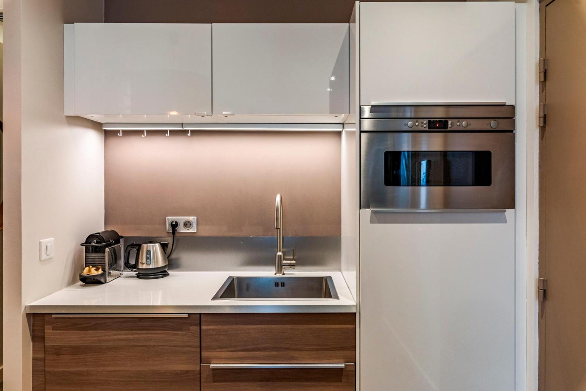 Luxury Family 2Br - Prime Location, Walk To Beach & Shopping, Sunny Balcony - Totolulu Cannes Hoche المظهر الخارجي الصورة