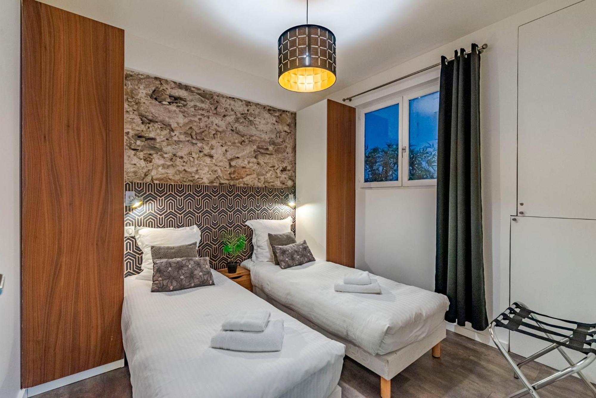 Luxury Family 2Br - Prime Location, Walk To Beach & Shopping, Sunny Balcony - Totolulu Cannes Hoche المظهر الخارجي الصورة