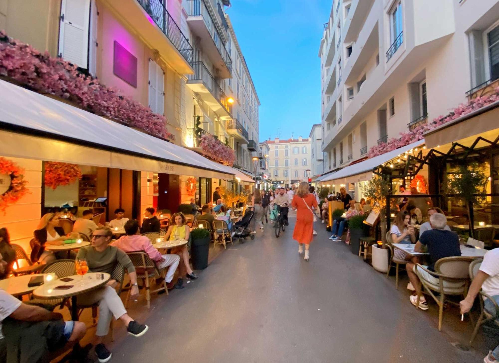 Luxury Family 2Br - Prime Location, Walk To Beach & Shopping, Sunny Balcony - Totolulu Cannes Hoche المظهر الخارجي الصورة