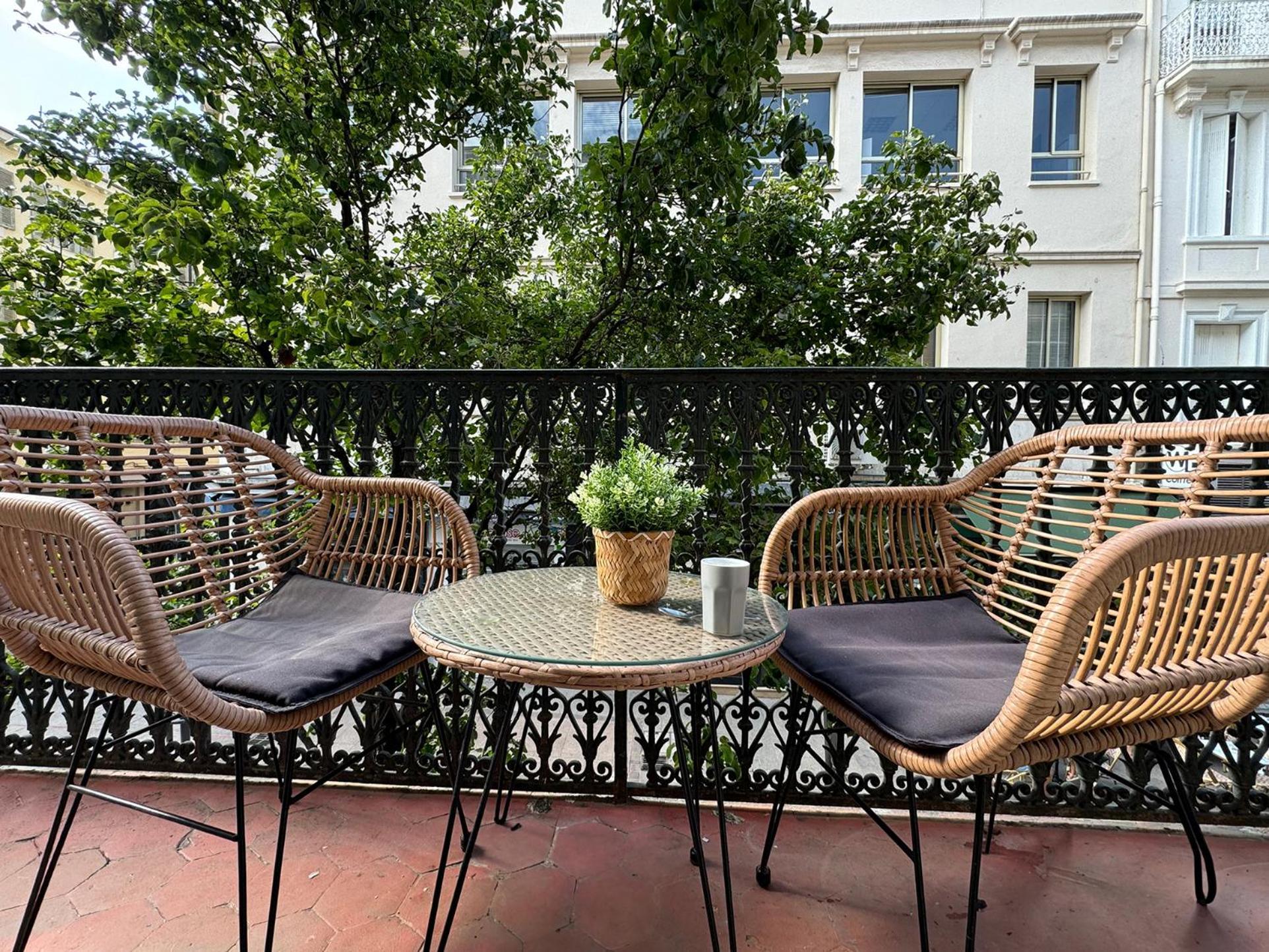 Luxury Family 2Br - Prime Location, Walk To Beach & Shopping, Sunny Balcony - Totolulu Cannes Hoche المظهر الخارجي الصورة